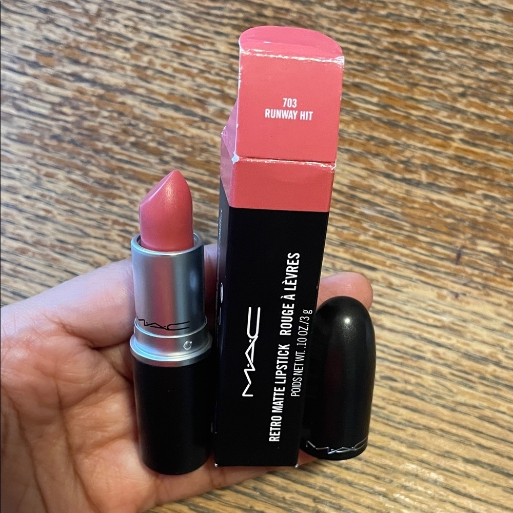 MAC Cosmetics Retro Matte Lipstick - Vibrant Pink - Picture 2 of 2
